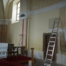 9. Stav při závěrečném nátěru ploch presbytáře. Zodpovědný restaurátor MgA. D. Rohlík 
